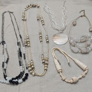 Bundle of 5 necklaces
